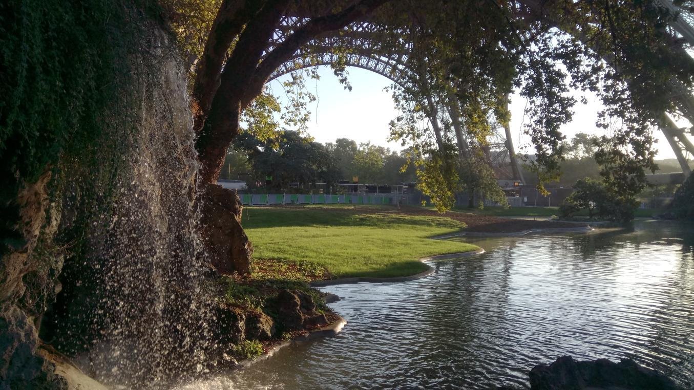 Photo jardins sud-ouest de la tour Eiffel avec cascade